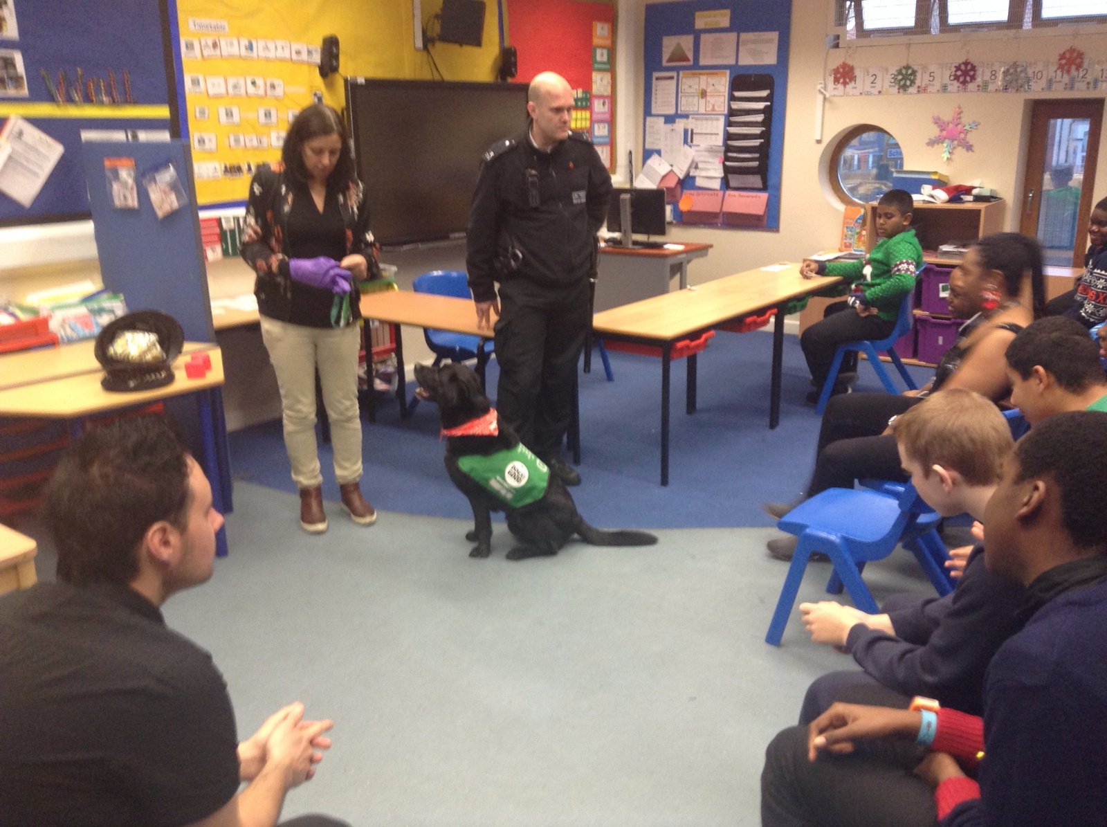 durants-school-yellow-class-visit-from-the-police-dog